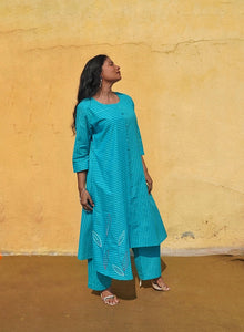 "Striped Splendor: Plus-Size Kurta & Bottom Sets for Effortless Elegance"